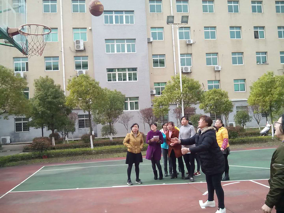慶三八，春絲女員工投籃球比賽